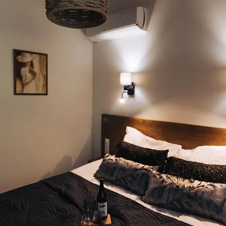 Zafir Vendeghaz Apartamento Sitke
